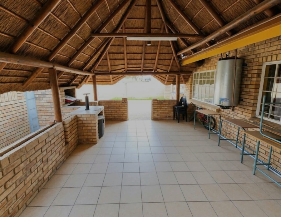 5 Bedroom Property for Sale in Kannoniers Park North West